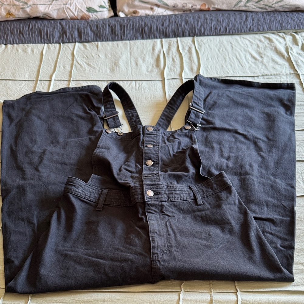 Universal Thread black Overalls size 12
